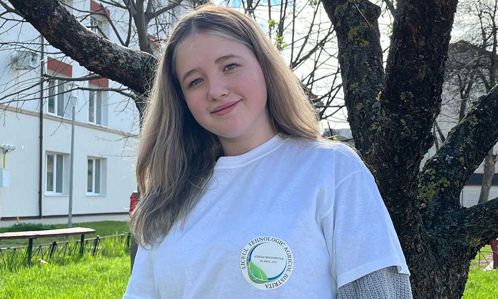 Simona, eleva care descoperă viitorul industriei alimentare pas cu pas
