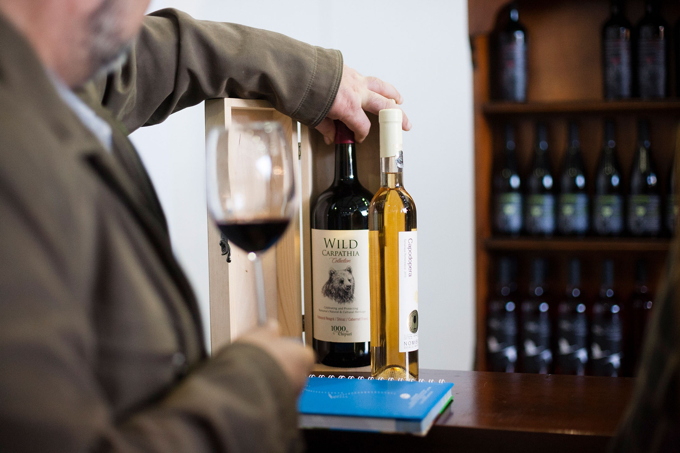 Sfănta Sărbătoare de Crăciun intămpinată cu sute de vinuri, spumante, frizante, distilate, la Km Zero al Bucureștiului