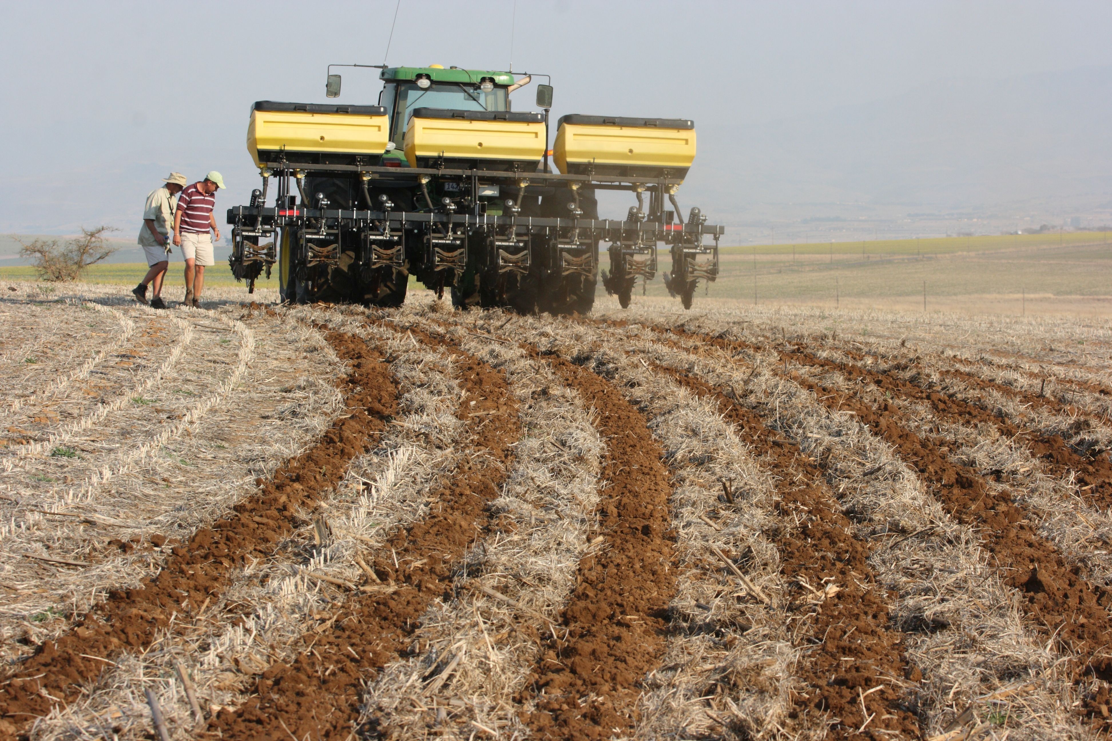 Tehnologia strip-till, o soluție pentru protecția solului