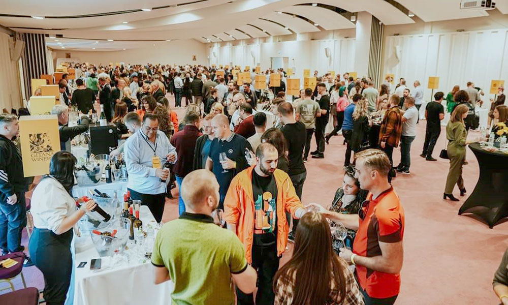 50 de crame participante din România, Republica Moldova şi Italia. Festivalul de Vin „Hai cu pluta“, la Iași