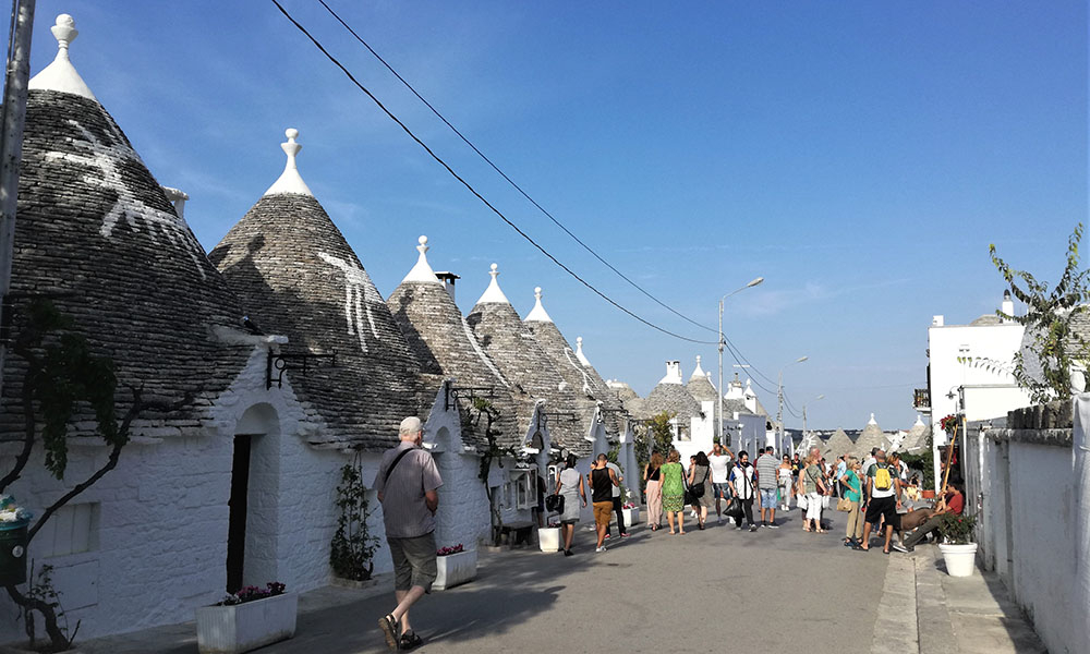 Piticii fermecați din ținutul de poveste Alberobello