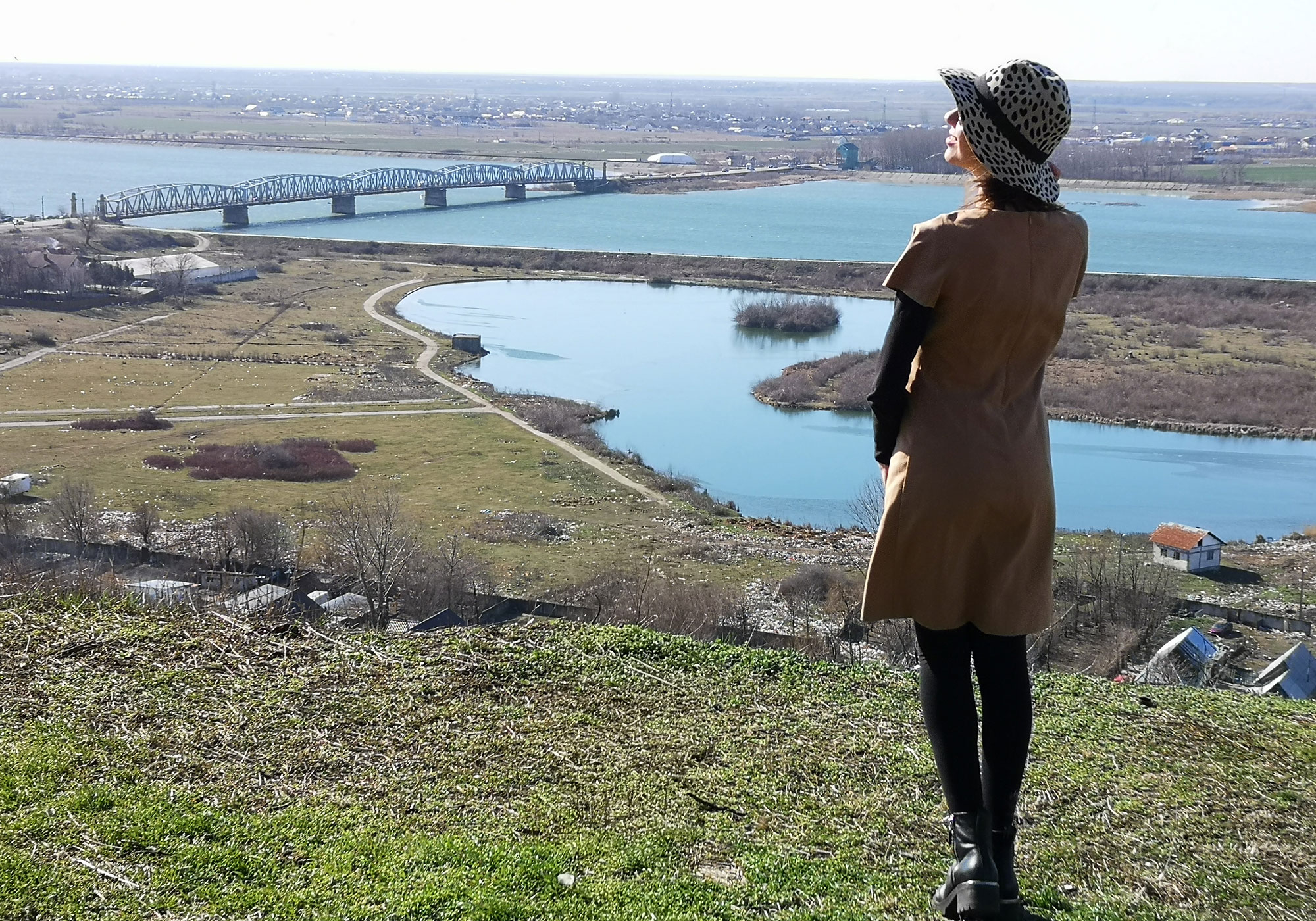 Prin Slatina, istorisind la un pahar de bragă