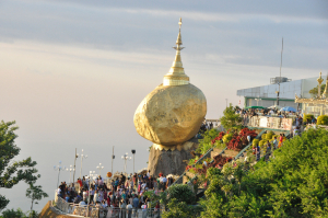 Myanmar, ţara cu mii de pagode (III). Pagoda Kyaiktiyo - Stânca de Aur