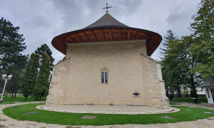 Mănăstirea Bogdana, inima ce bate pentru voievozii Moldovei