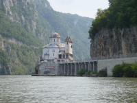 Mraconia, lăcaşul care veghează Dunărea