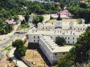 La Mănăstirea Bistrița credința se îmbrățișează cu istoria