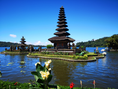 Zumzetul indonezian, printre templele hinduse și orezăriile din Bali (III)